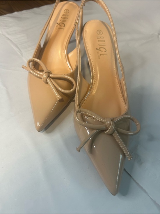 Rouge! Shoes - ROUGE Nude Patent Pointed-Toe Slingback Pumps with Bow Size 9. EUC